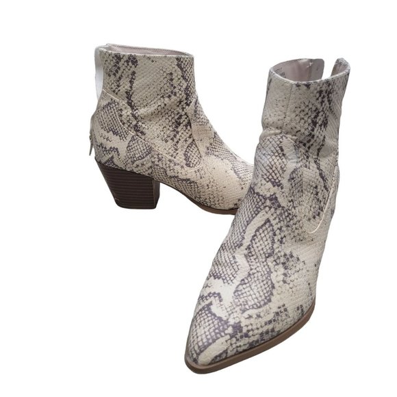 Forever 21 Booties 7.5 Ivory Ankle Faux Snakeskin Pointed Toe Adult Womens - Picture 2 of 10